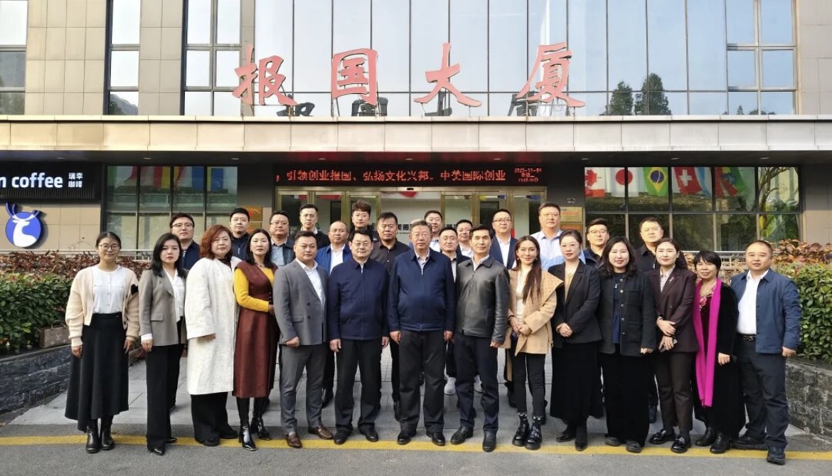 雅利安集团总经理王凯跃参加市工商联组织的“泉力联动 助企拓市”济企郑州行活动