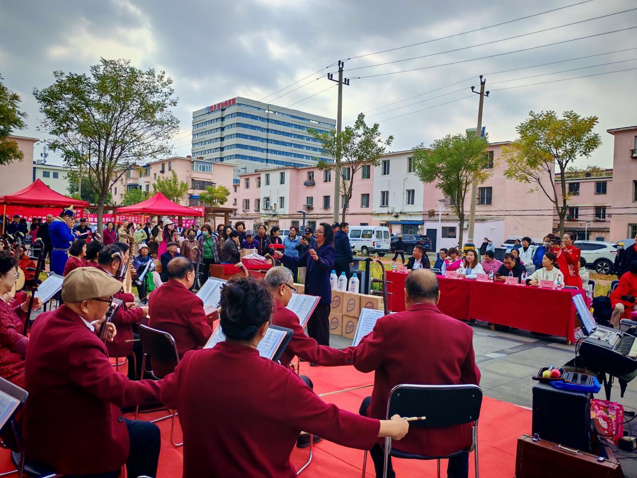 九九重阳暖邻里 | 人大代表王宏伟助力巴彦社区惠民大集，以责任绘就幸福图景